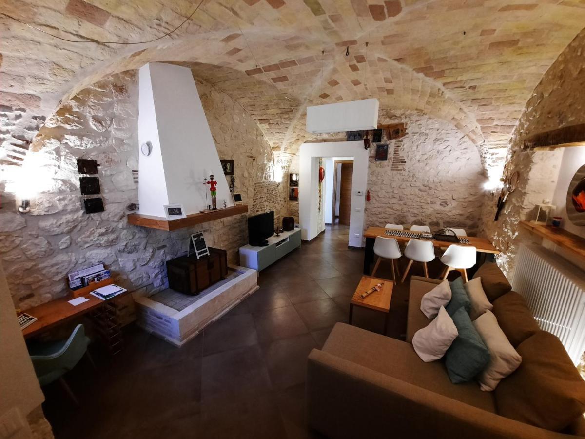 Picchio&Pinocchio Guest House スルモナ エクステリア 写真